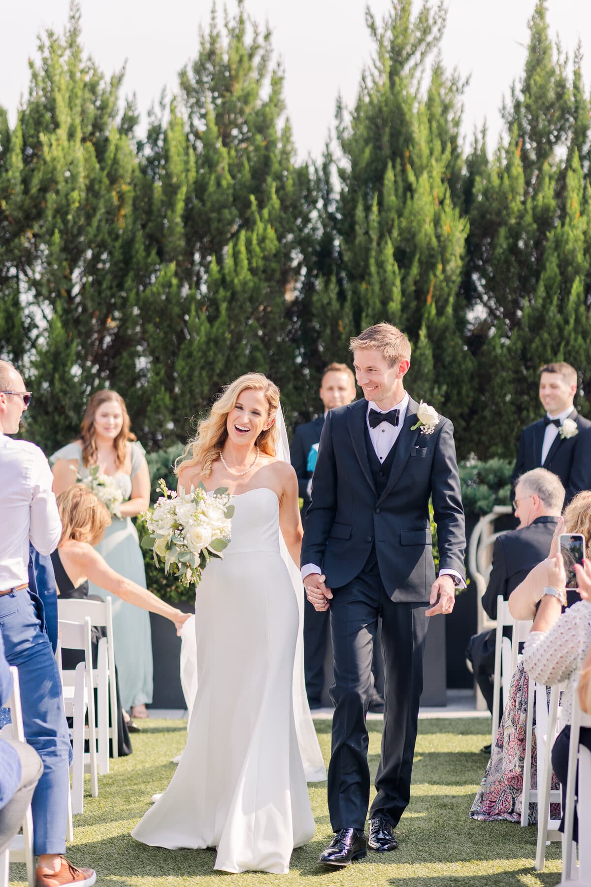 Bride and groom at Greenville SC wedding venue photographed by Katie Jaynes