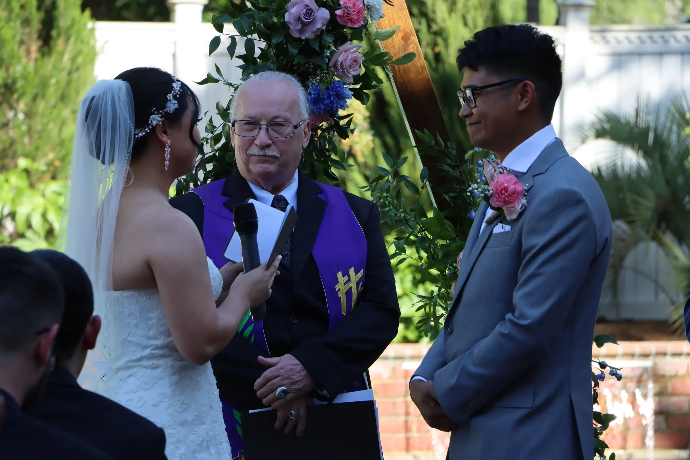 LightStream Wedding DJ - wedding DJ and entertainment